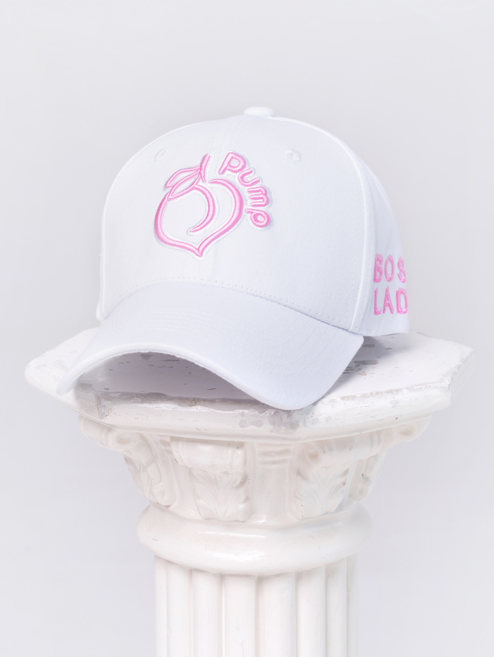 Bijeli šešir s vizirom i ružičastim logom Peach Pump