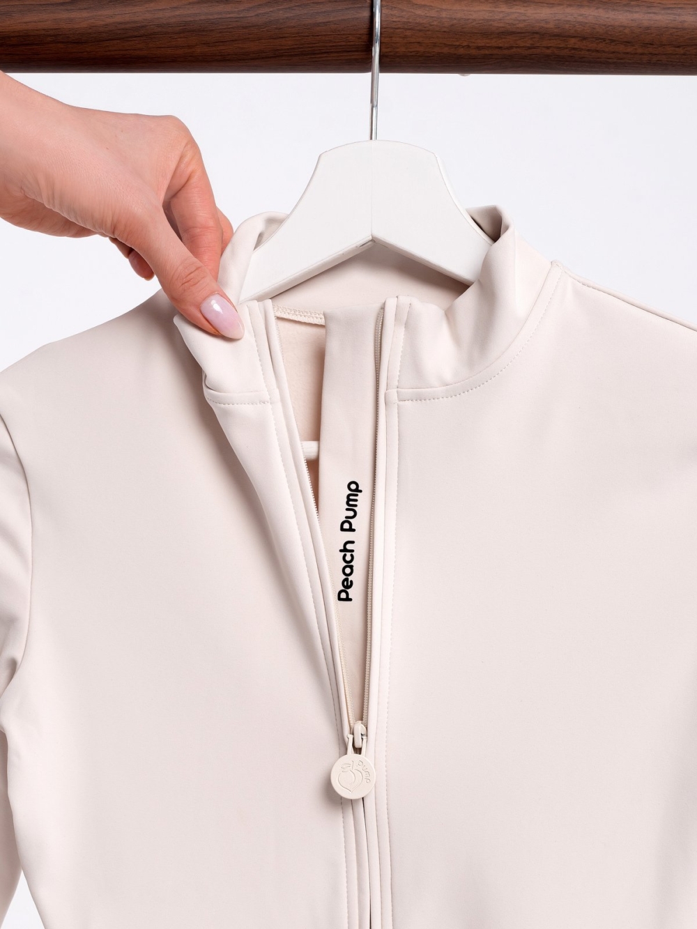 Body-hugging gym jumpsuit with soft lining in beige