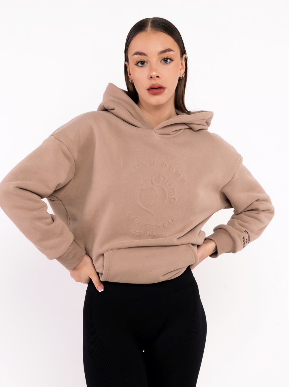 Beiger Hoodie mit großer Kapuze und Fronttasche