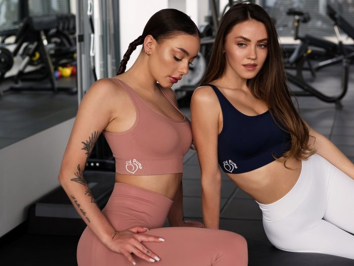 Seamless sports bustier with padding in pink