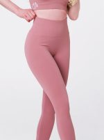 Seamless sports leggings with high waist and body-shaping cut in pink