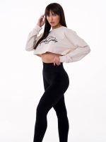 Къса бежова светна блуза с черен надпис Peach Pump