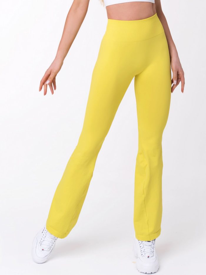 Legginsy z wysokim stanem w żółtym kolorze wykonane z elastycznego, bezszwowego materiału