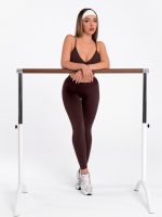 Brązowy, bezszwowy, sportowy zestaw legginsy i biustonosz z wkładkami