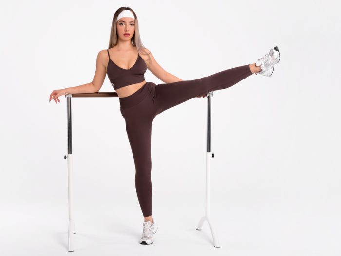 Zestaw sportowy legginsy i biustonosz z efektem liftingu