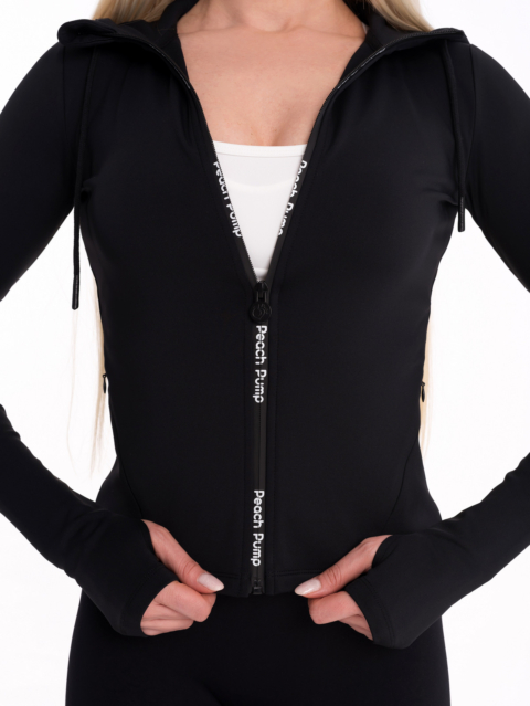 Černá sportovní přiléhavá bunda s kapucí a na zip s nápisem Peach Pump