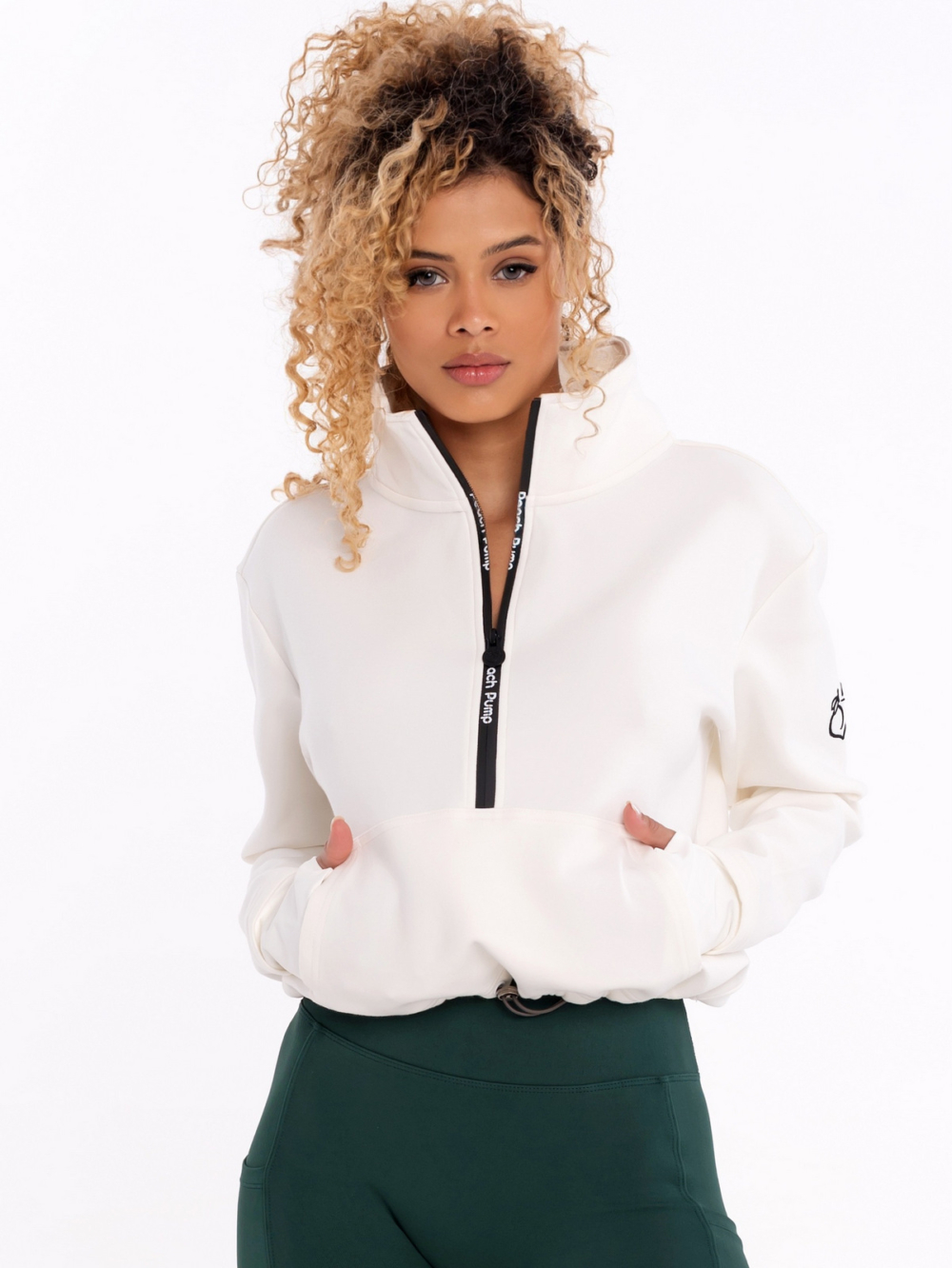Športová biela mikina s nápisom Peach Pump vpredu na zips