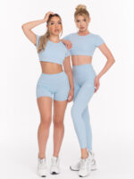 Sportowy krótki dwuczęściowy komplet legginsów i bluzy do fitnessu i biegania