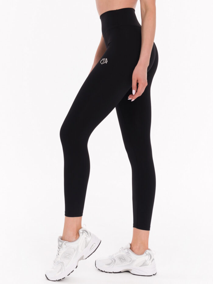 Czarny komplet sportowy bluza i długie legginsy z lekkiego, elastycznego materiału
