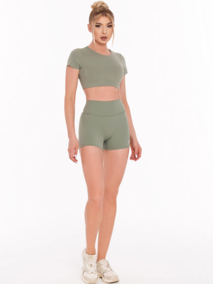 Matcha zöld, rövid sport szett rövid sport leggingsszel és rövidített hosszú, rövid ujjú felsővel