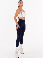 Bílá fitness podprsenka na šedá ramínka s bílým nápisem Peach Pump