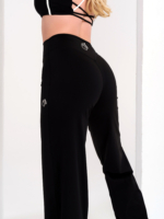 Efektowne legginsy damskie o prostym, szerokim kroju do fitnessu, jogi lub chodzenia