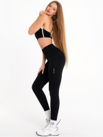Fekete női sportleggings közepes derékrésszel, sűrű szövésű anyagból, puha béléssel