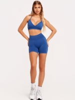 Set în nuanța Infinity Blue, cu bustieră în formă de V și colanți scurți cu efect de modelare și Push Up.