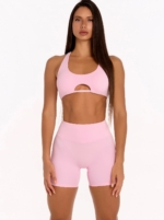 Къс клин в розово с оформяща висока талия и еластична материя за максимален комфорт.