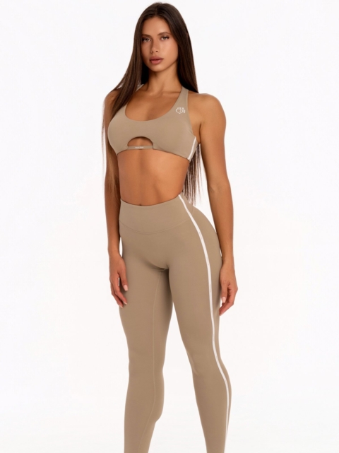 Elastisches Material in Beige für angenehmen Sitz und maximale Bewegungsfreiheit