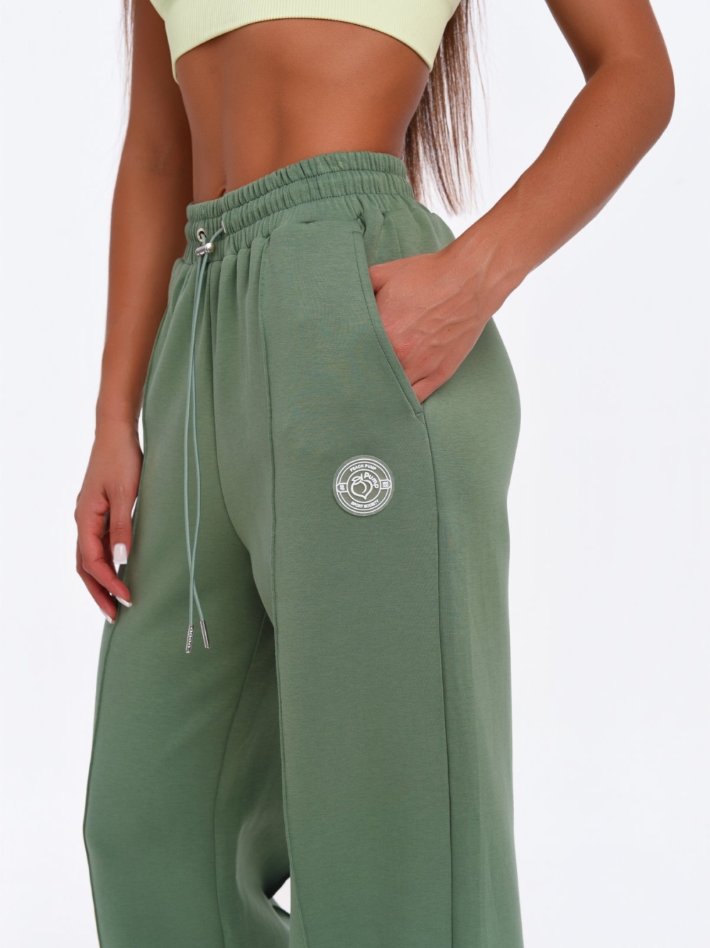 Zelené dámske športové nohavice s moderným strihom Wide Leg.